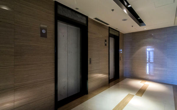 绿地中心电梯厅