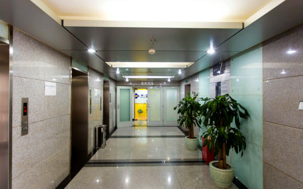 雍和大厦电梯厅