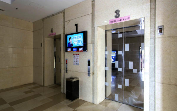 人济大厦电梯厅