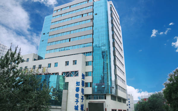 知春大厦外观图