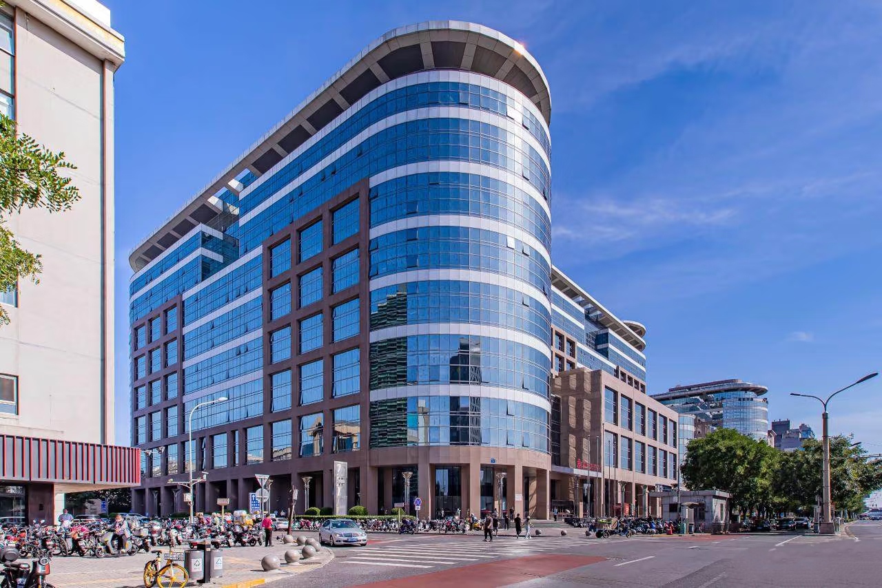 庄胜广场中央办公楼外观图