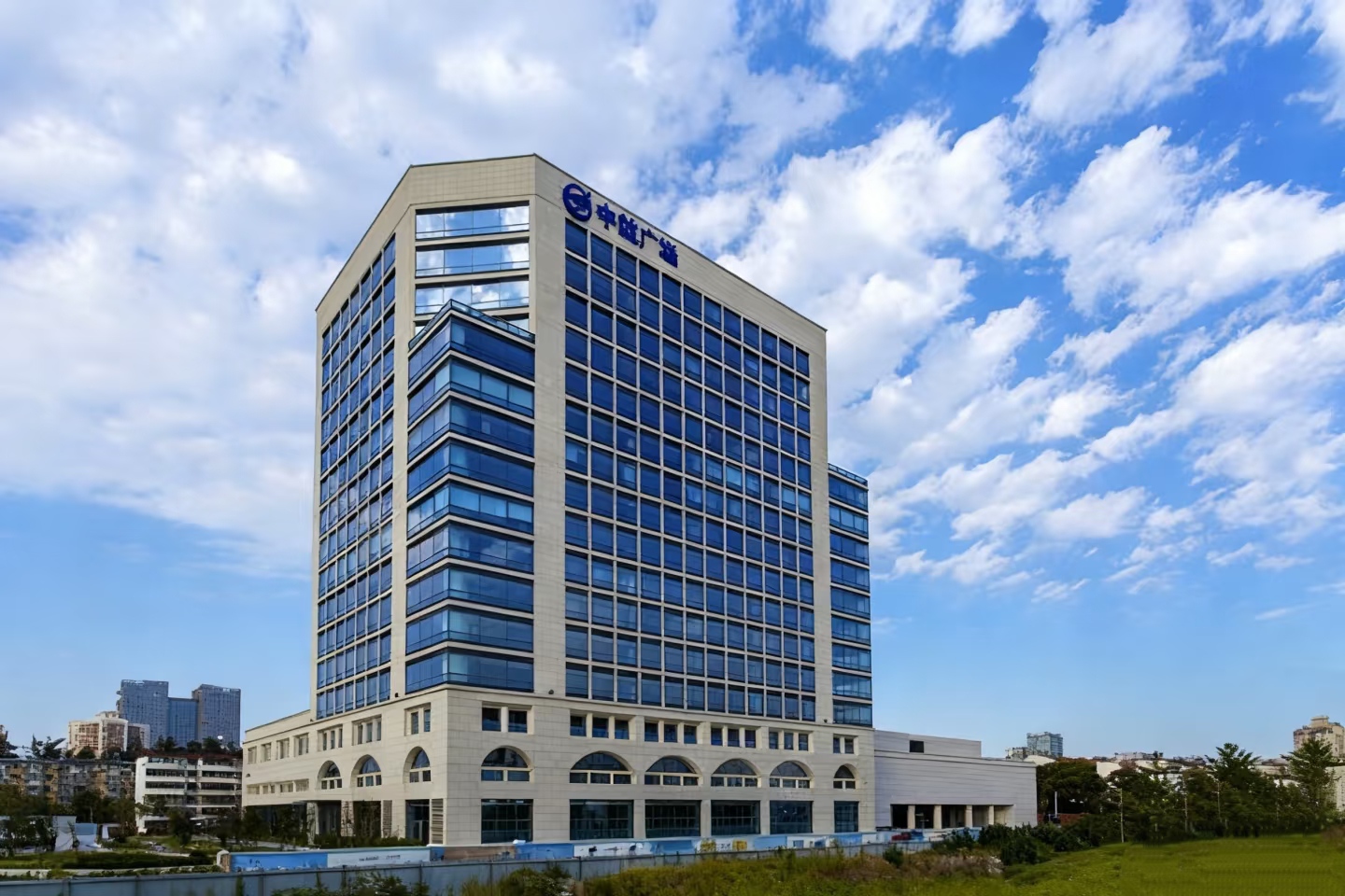 中航广场外观图