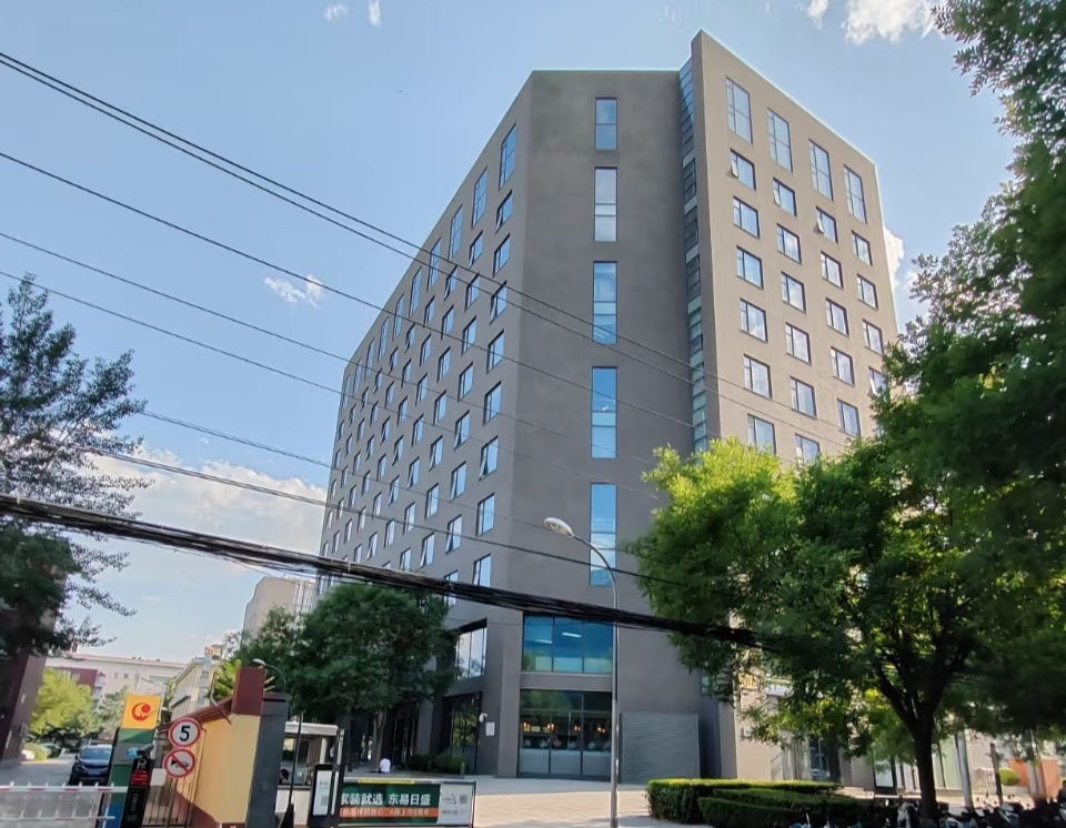 阳光878东区商务中心:1318㎡整层办公,四面采光全配办公室直租!