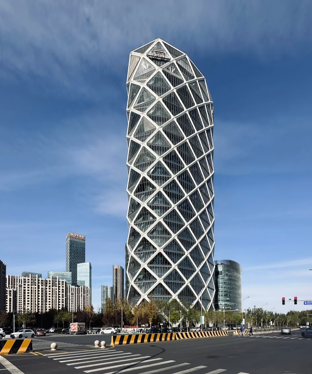 ‌北京保利国际广场：融合艺术与现代商务的完美空间‌