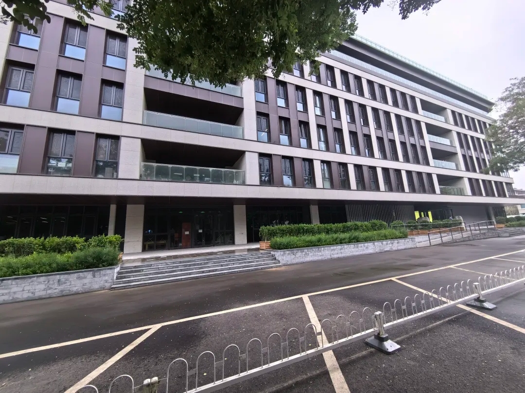 北京东二环写字楼独栋出售：央企总部环伺 800米直通天坛