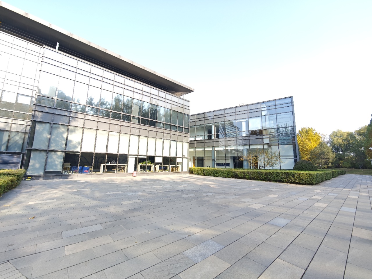 望京核心区5.2元带沙滩排球的地铁上盖的独栋办公楼招租