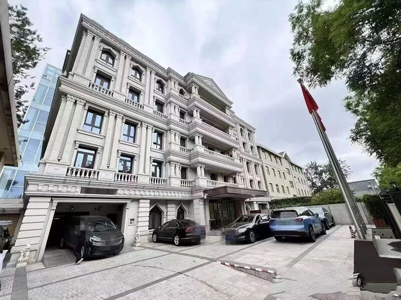 东直门独栋办公楼出售:东二环内4484平米欧式独楼+私院47车位