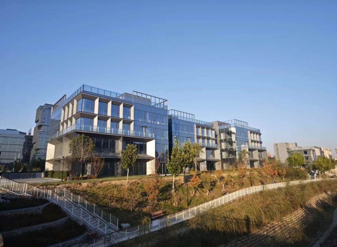 首程时代中心:京西5A科技总部独栋与滨水商墅的园林生态办公