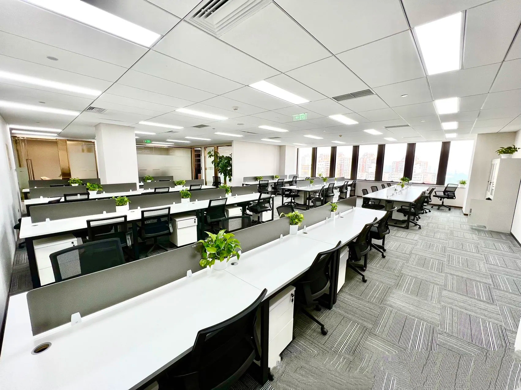 北京冠城大厦:太阳宫地铁上盖的463㎡精装办公空间即租即用