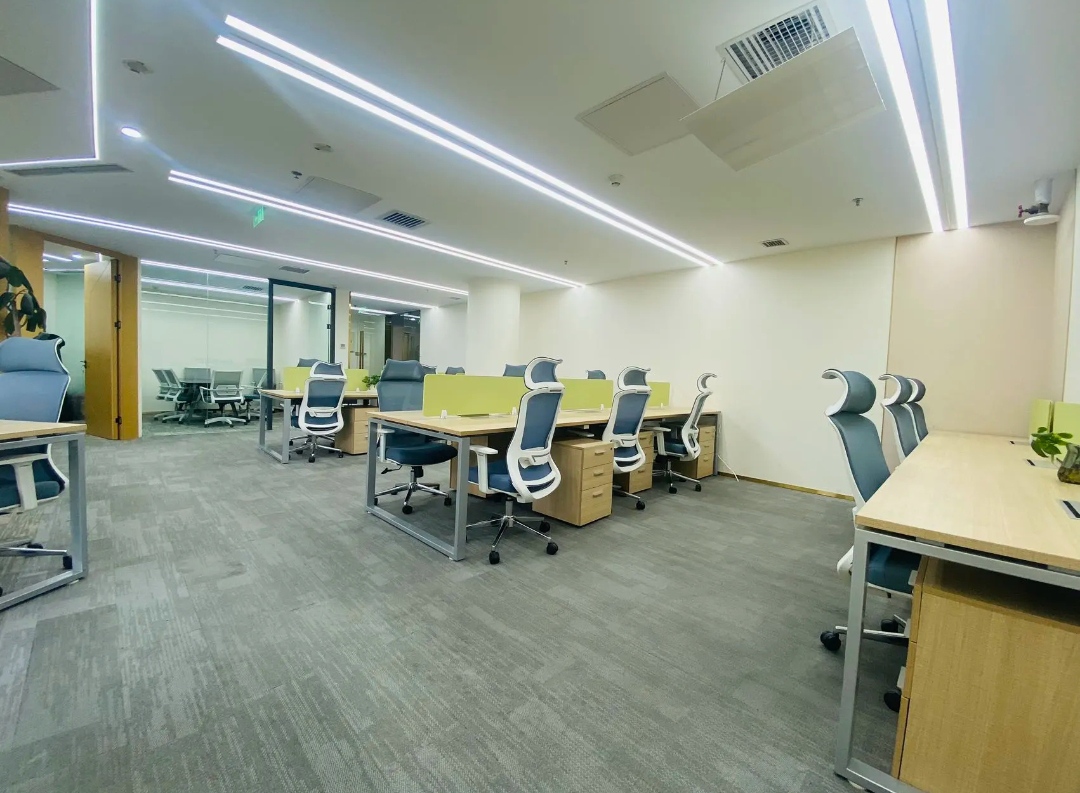 望京融科中心B座223㎡办公室:18工位+独立隔间,月租3元全包!