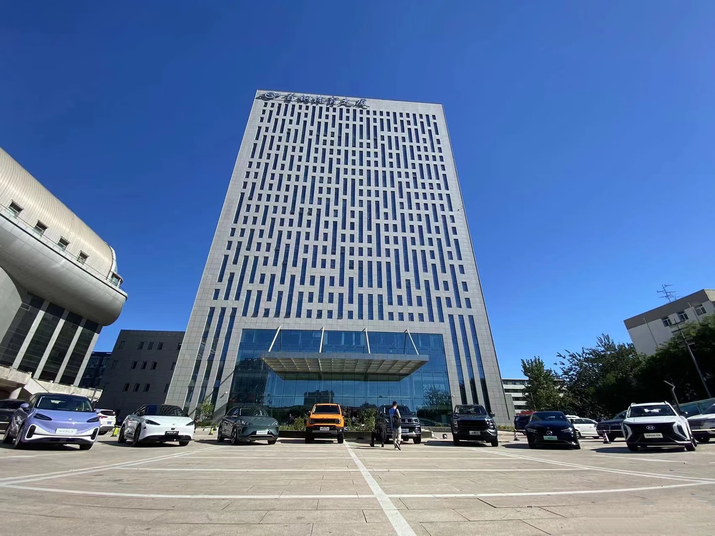 把办公室搬进公园里!石景山首钢体育大厦工作日常让人羡慕到哭