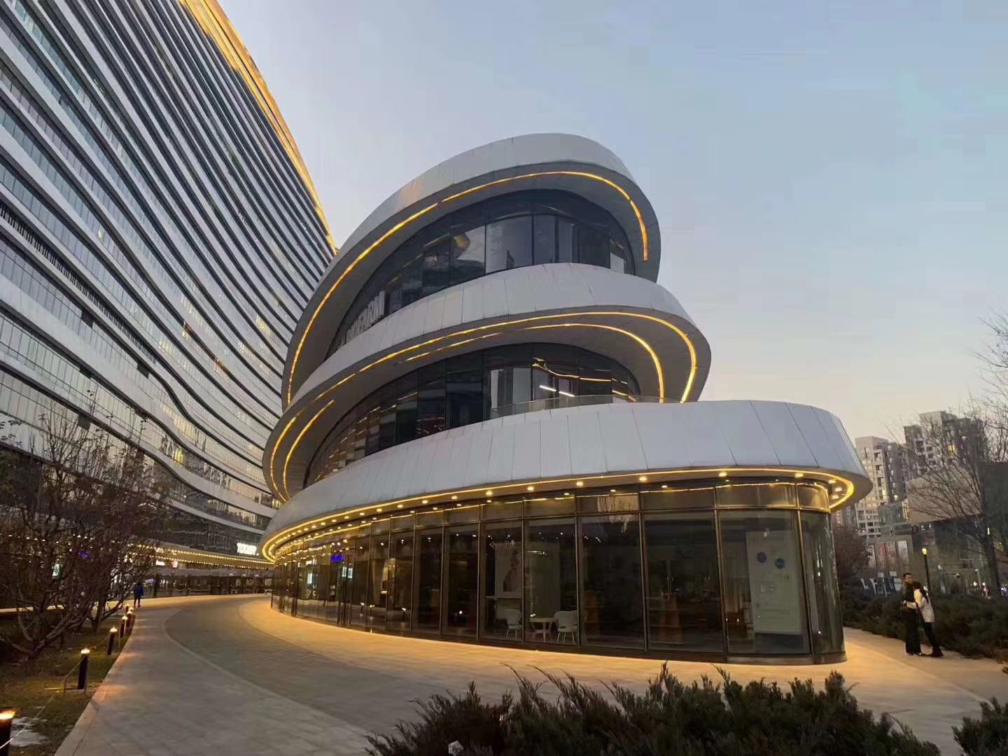 望京SOHO独栋出租!3092㎡三层带燃气,7个房本独立注册,集团总部速抢