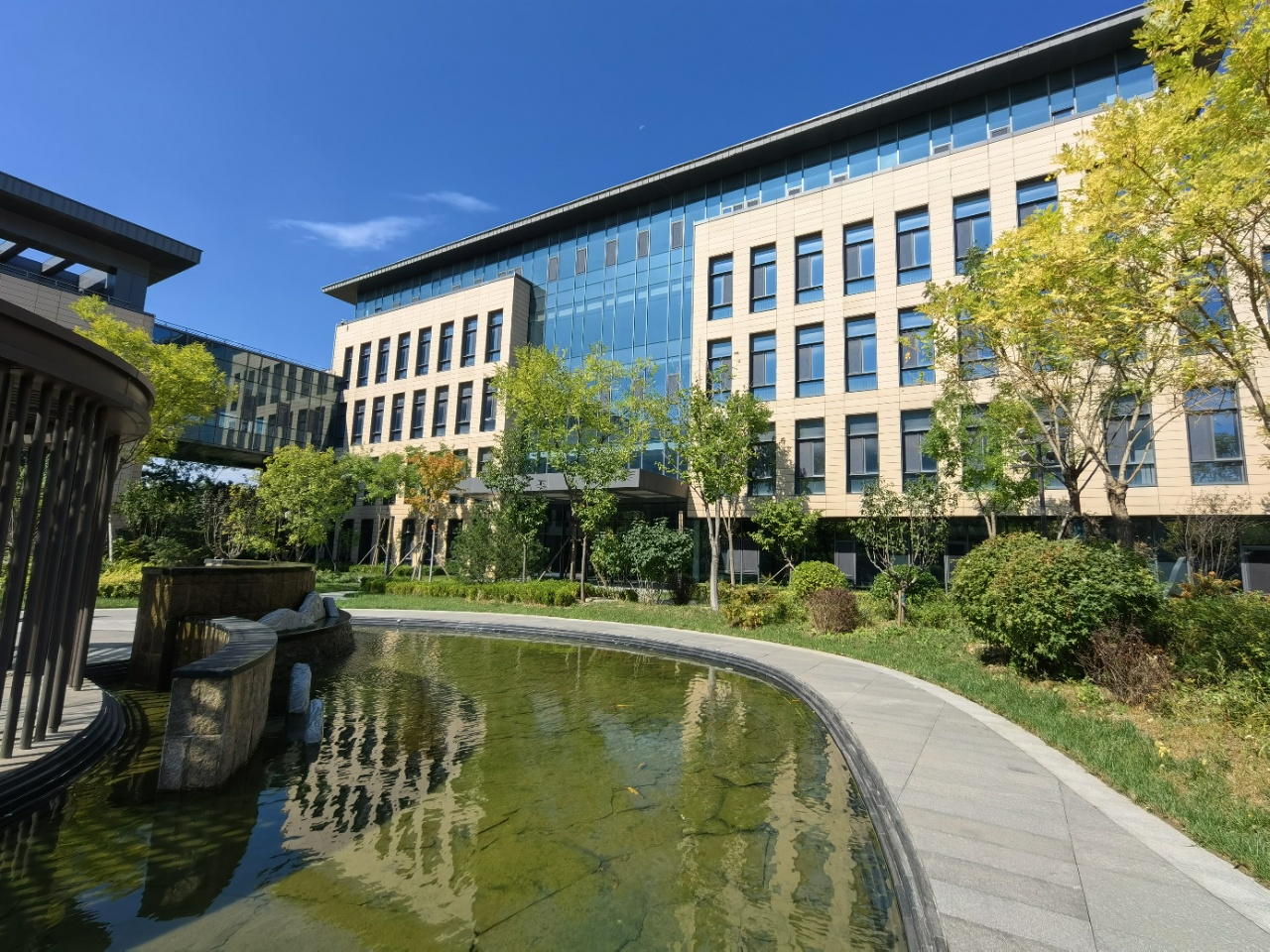 通州独栋办公楼整栋出租！9790㎡精装带空中花园，3.5元全含！