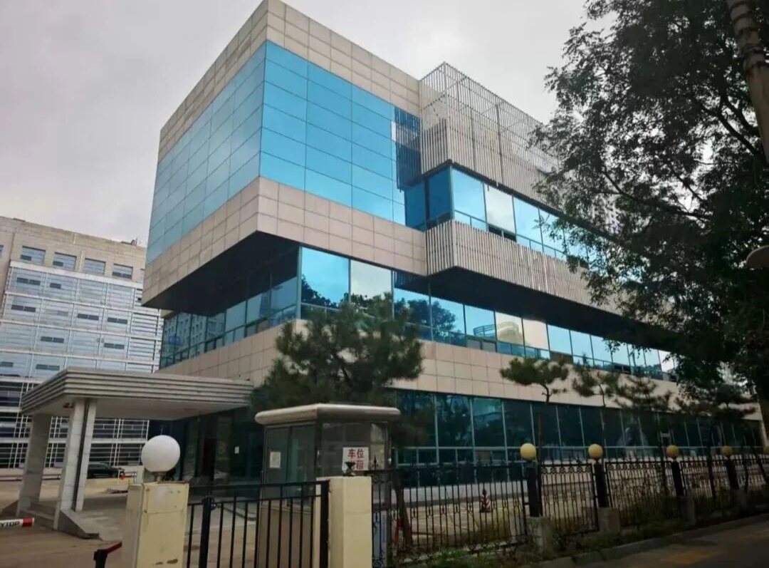 别再租写字楼了!望京5000㎡独栋现租,60米冠名面,步行5分钟到地铁