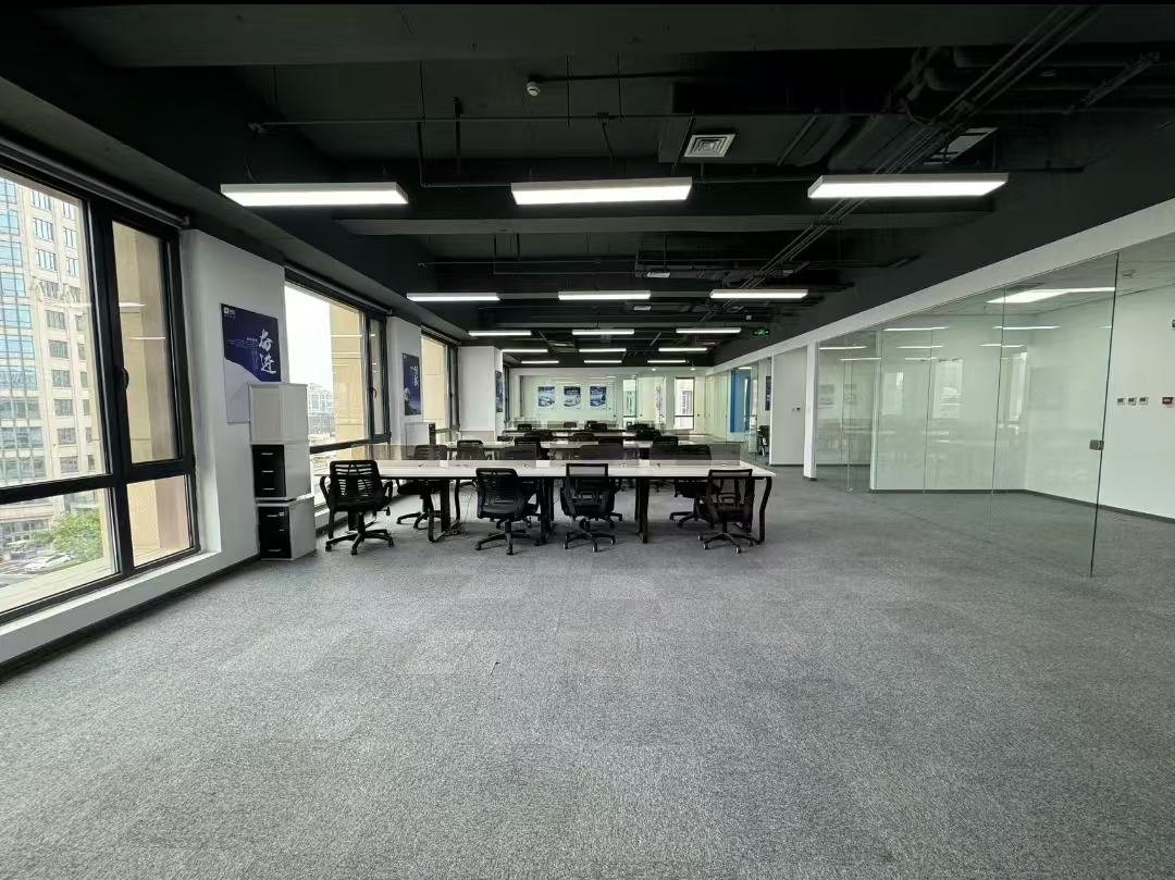 丰台科技园5A甲级写字楼出租:旭阳科技大厦东楼591㎡正对电梯