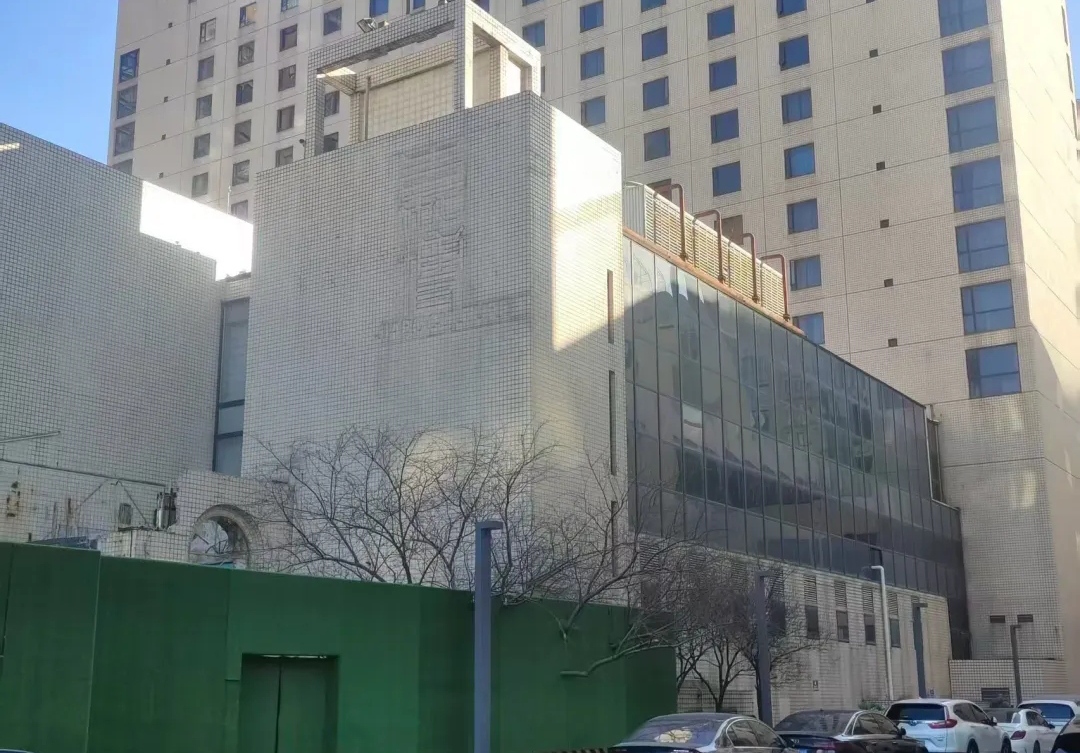 北京建国门东二环商业独栋出租:2770㎡带 370㎡庭院 剧场格局无柱挑空