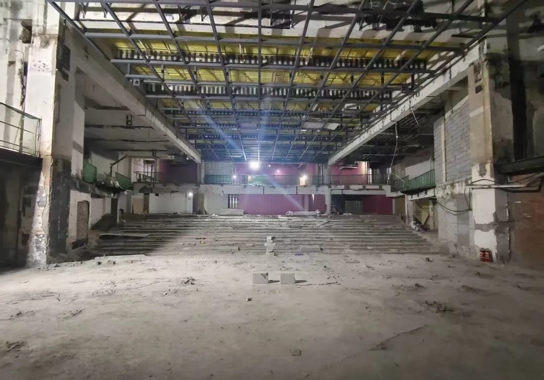 北京建国门东二环商业独栋出租:2770㎡带 370㎡庭院 剧场格局无柱挑空