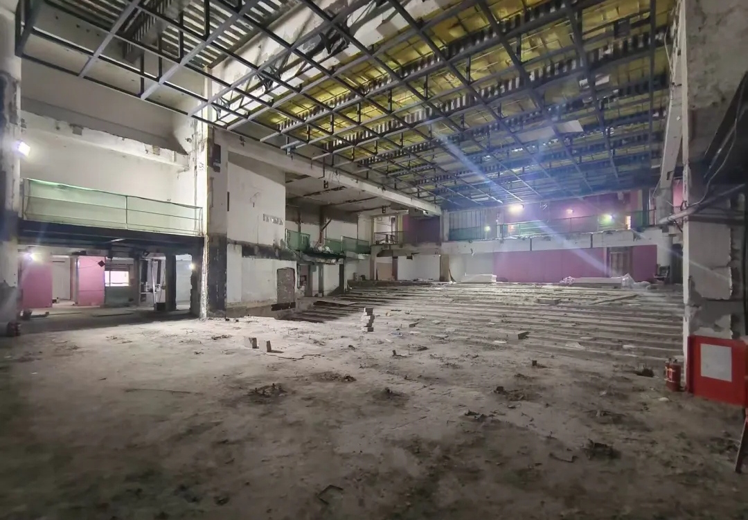 北京建国门东二环商业独栋出租:2770㎡带 370㎡庭院 剧场格局无柱挑空