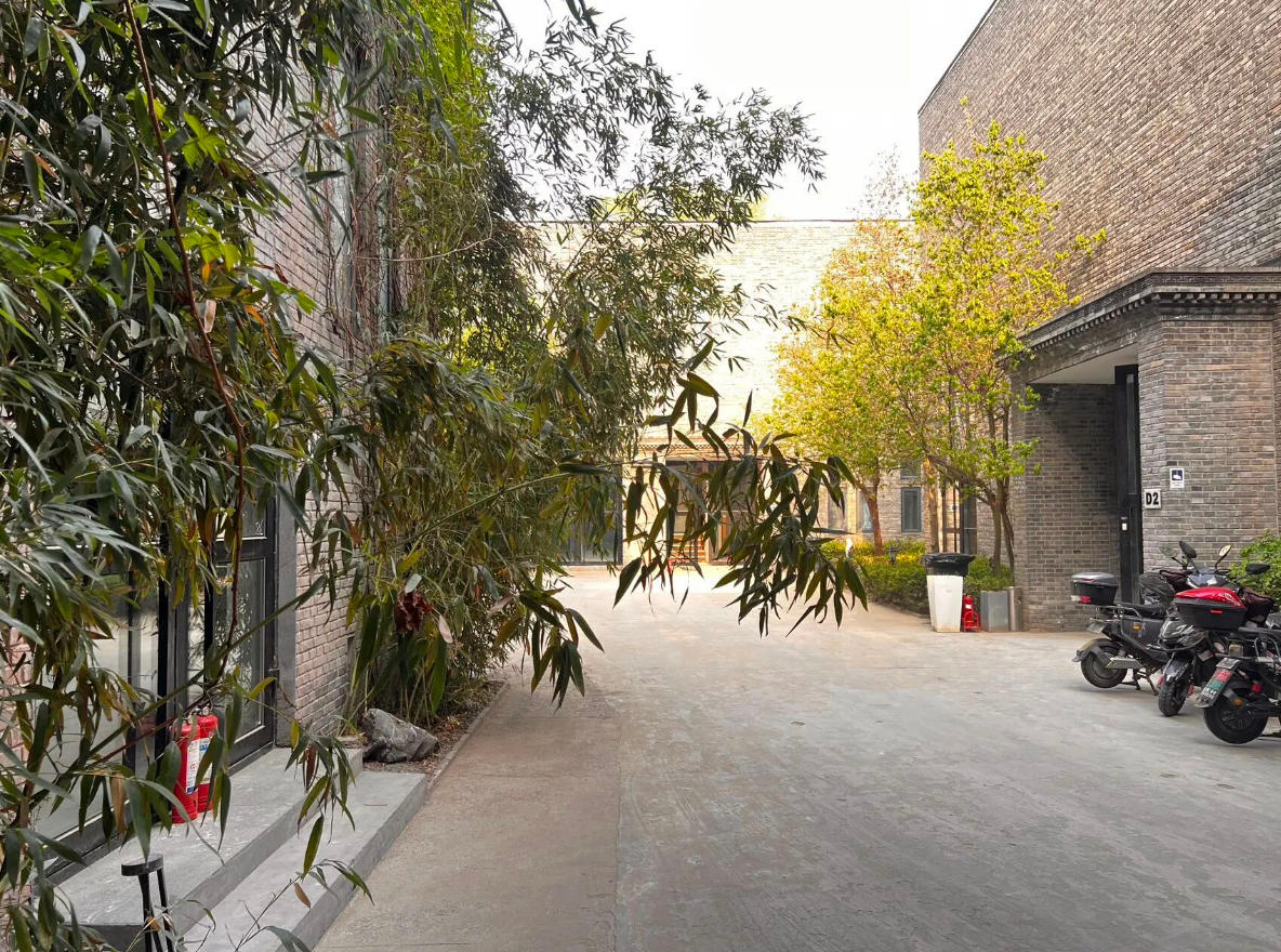 甲第文化产业园｜草场地艺术区，459㎡复式独栋，层高5米带厨卫，3.3元全含，拎包即入驻！