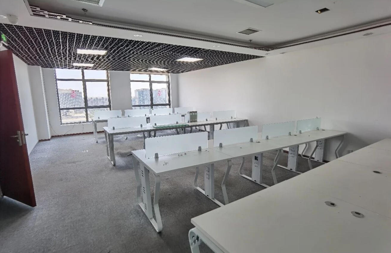 丰台诺德中心｜丰台科技园地铁口，280㎡正对电梯，南向精装带5隔断+30工位，3元/㎡/天起，即租即用！