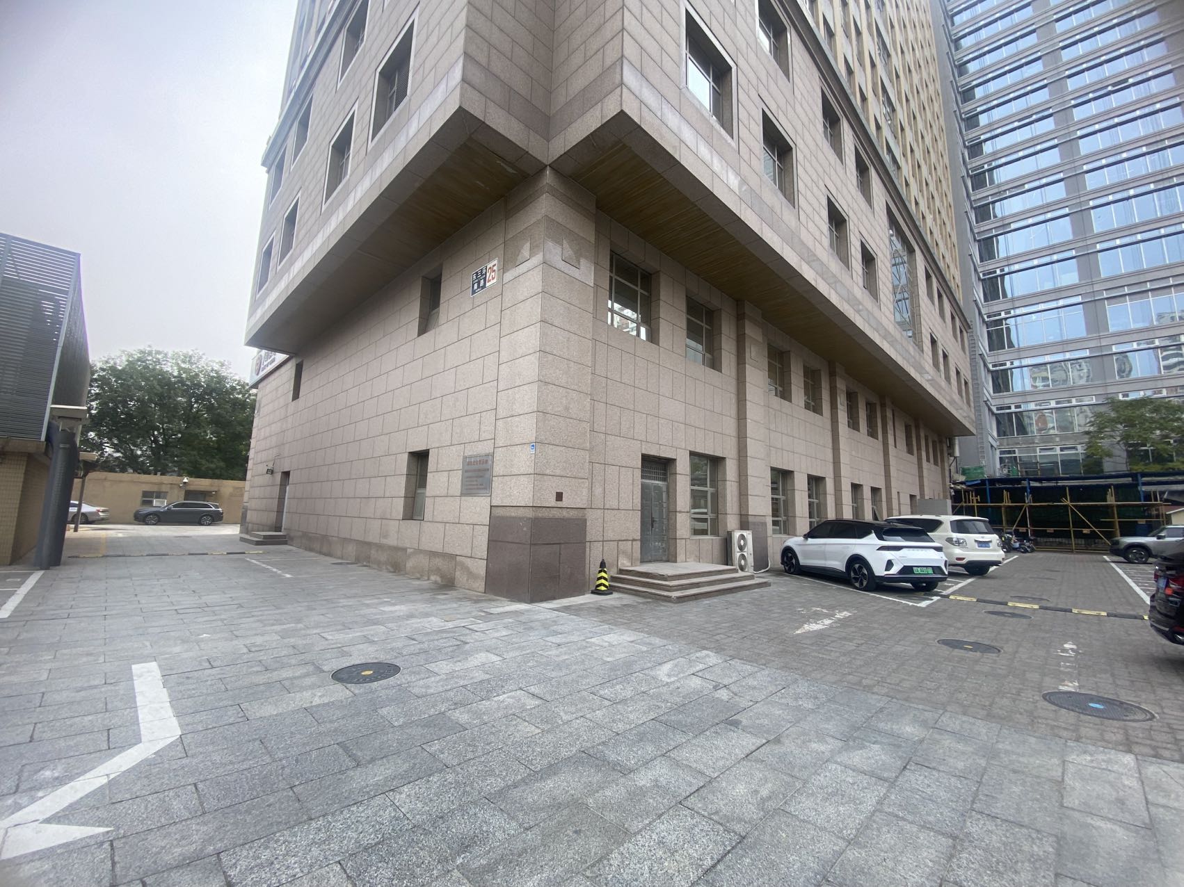 东三环华威桥|11444㎡整栋商业,3.6元/㎡/天含物业发票,可酒店/公寓/办公,一层大堂接待,车位充足,火热招租! 东三环华威桥|11444㎡整栋商业,3.6元/㎡/天含物业发票,可酒店/公寓/办公,一层大堂接待,车位充足,火热招租!