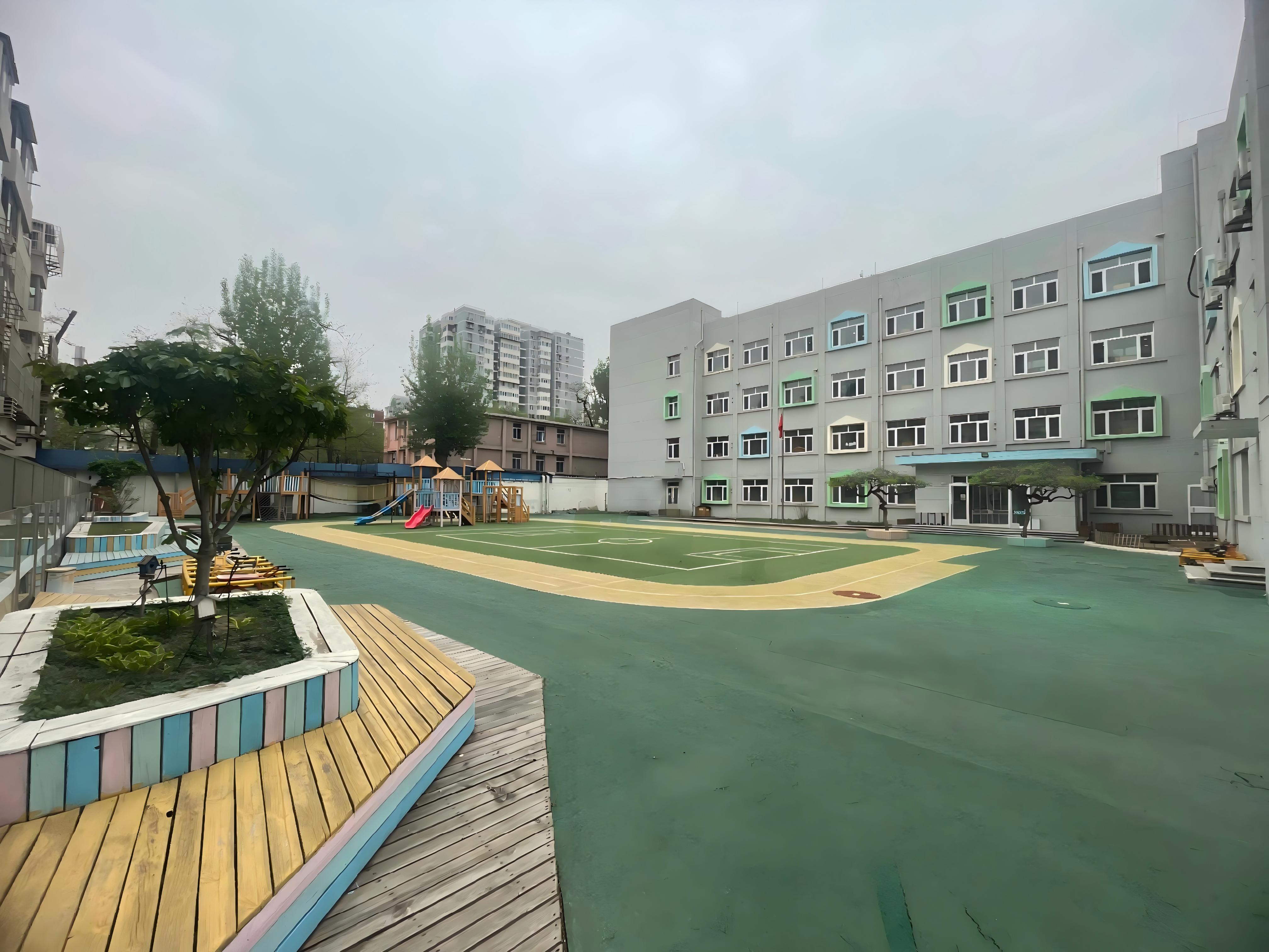 东城安德路｜4100㎡国资稀缺场地，占地3600㎡+户外操场1200㎡，4层框架结构，多元业态现房出租！