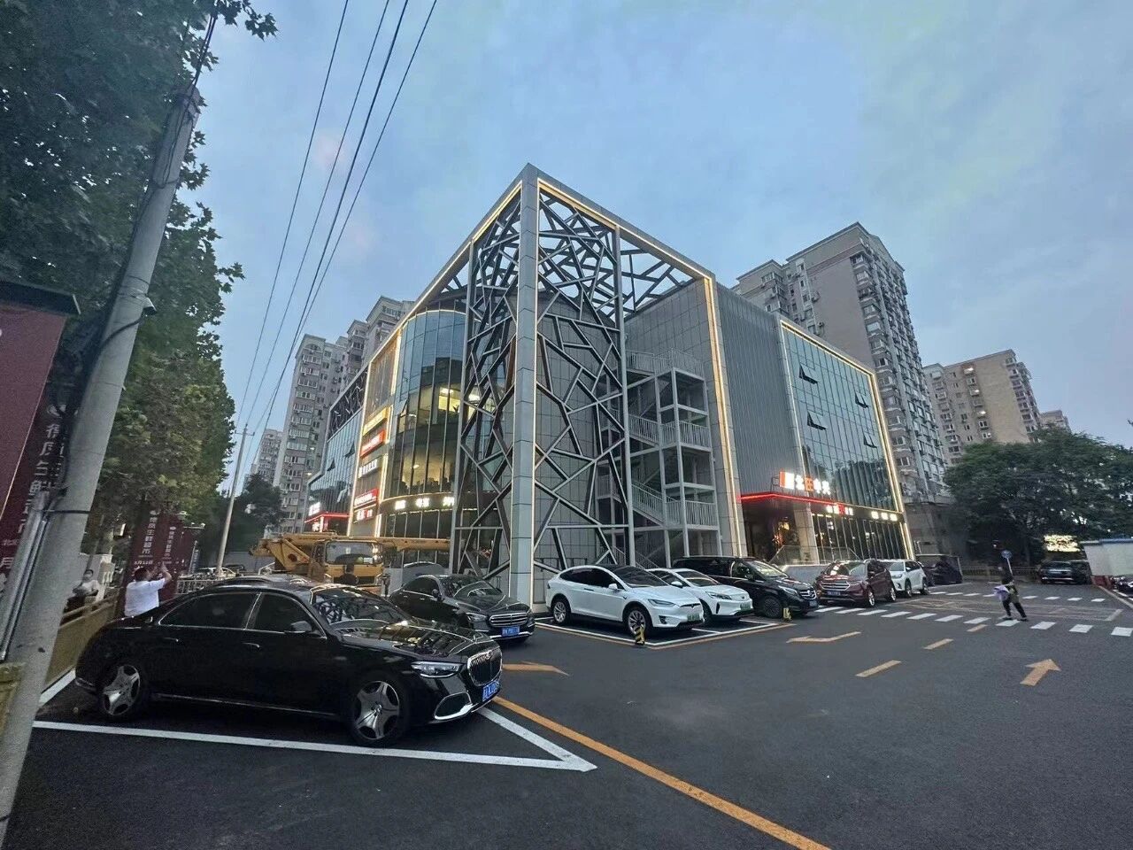 海淀四季青｜车道沟地铁旁，1610㎡整层复合空间，办公+接待一体，带厨房包间，企业会客厅首选！
