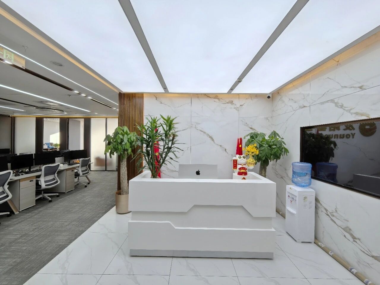 CBD三星大厦高区488㎡火热招租｜正对电梯，6隔断+16工位，24小时空调+配套茶室！